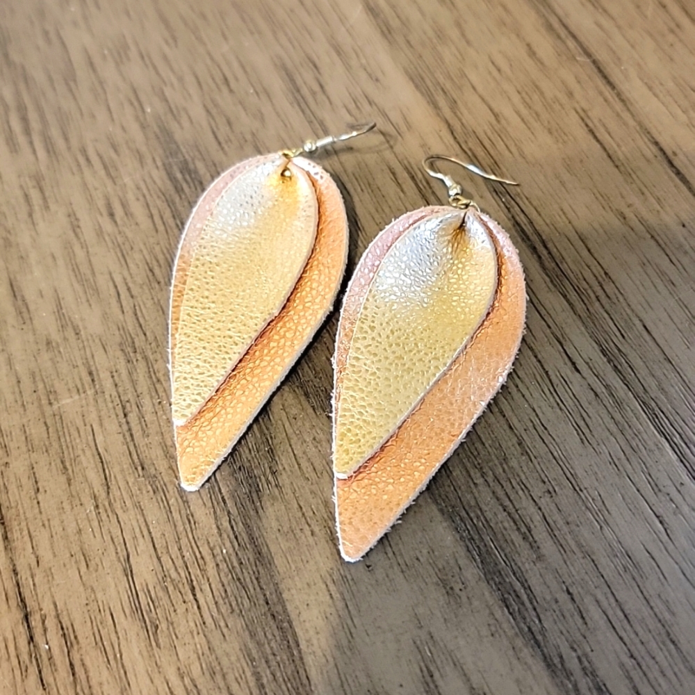 NWOT Plunder Earrings